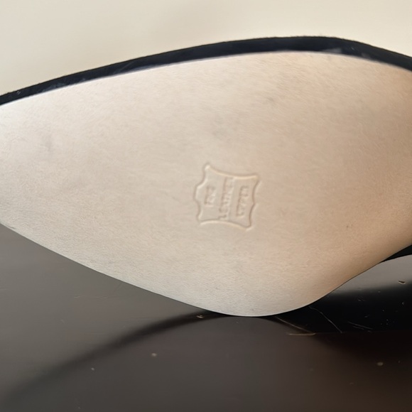 Black suede pumps. Ashton shoes. - Picture 7 of 8